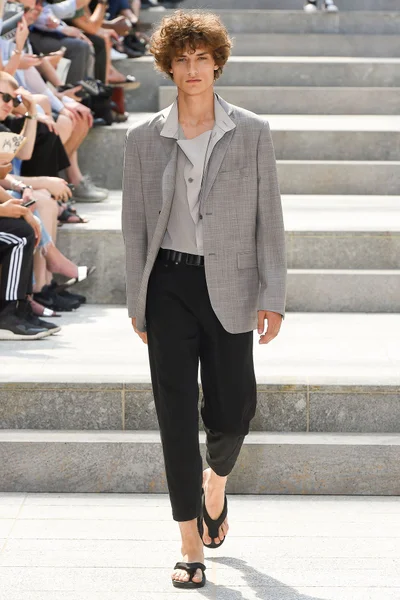Look 32